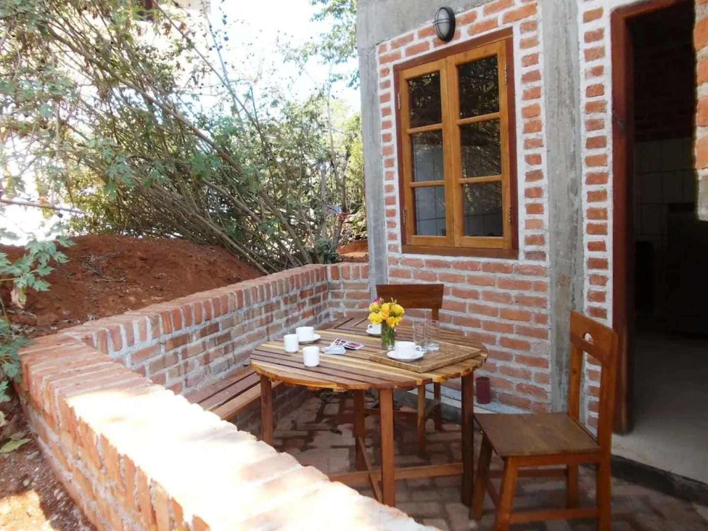 Thitaw Lay House B & B