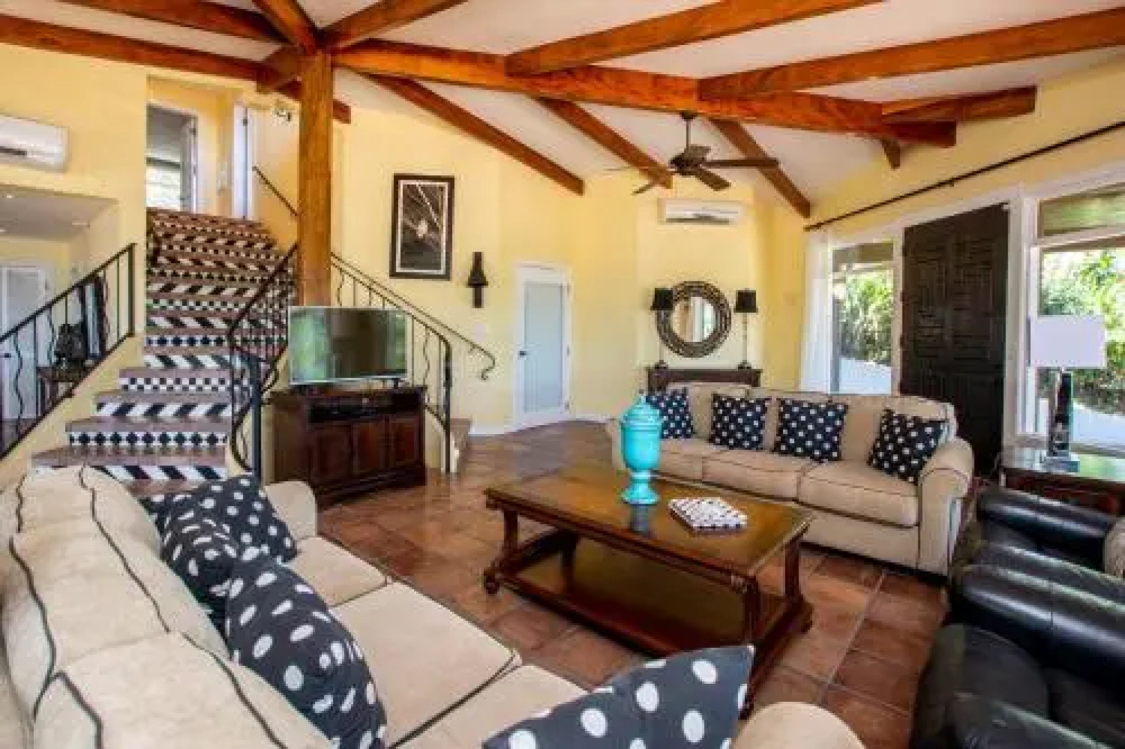 Luxury 4-bedroom home a short walk from the beach