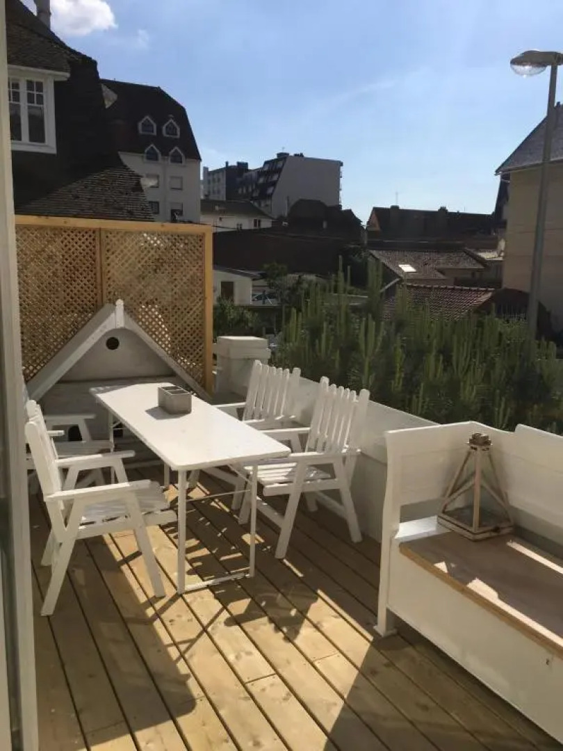 Historic "Touquettoise" villa, located in heart of the village, 100m from the beach, with sunny terrace and private garden