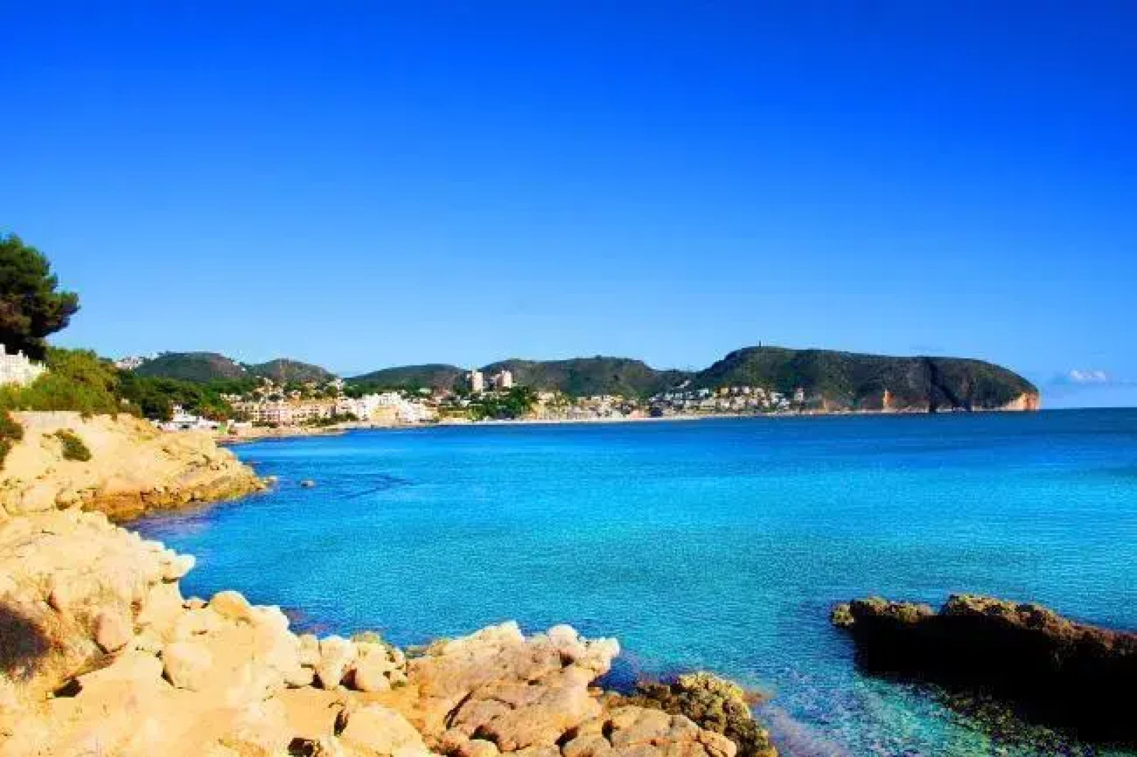 Apartment with mountain view and garden in Benissa