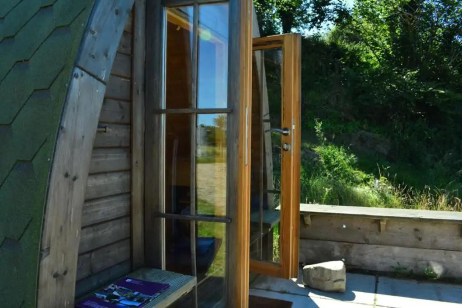Cosy Pod-cabin Near Beautiful Landscape in Omagh