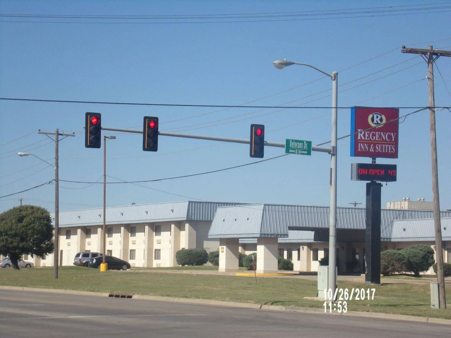 Econo Lodge Inn & Suites