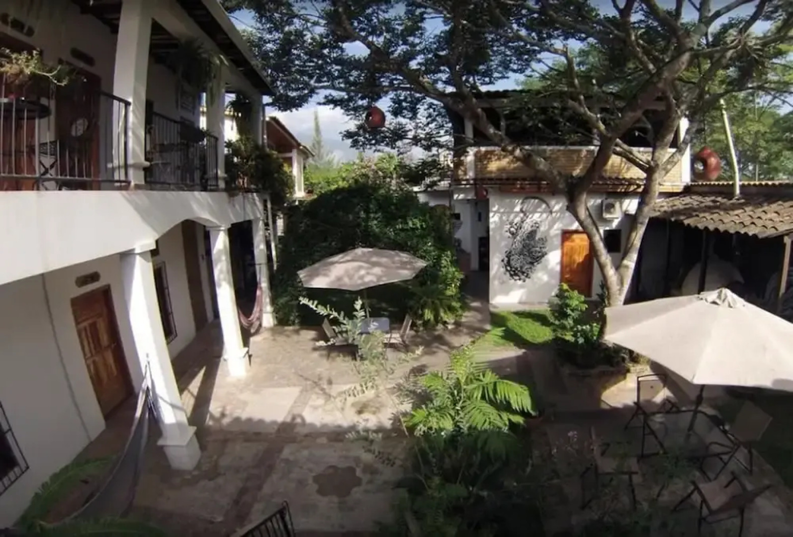 Jardin Cafe Restaurant & Hostel