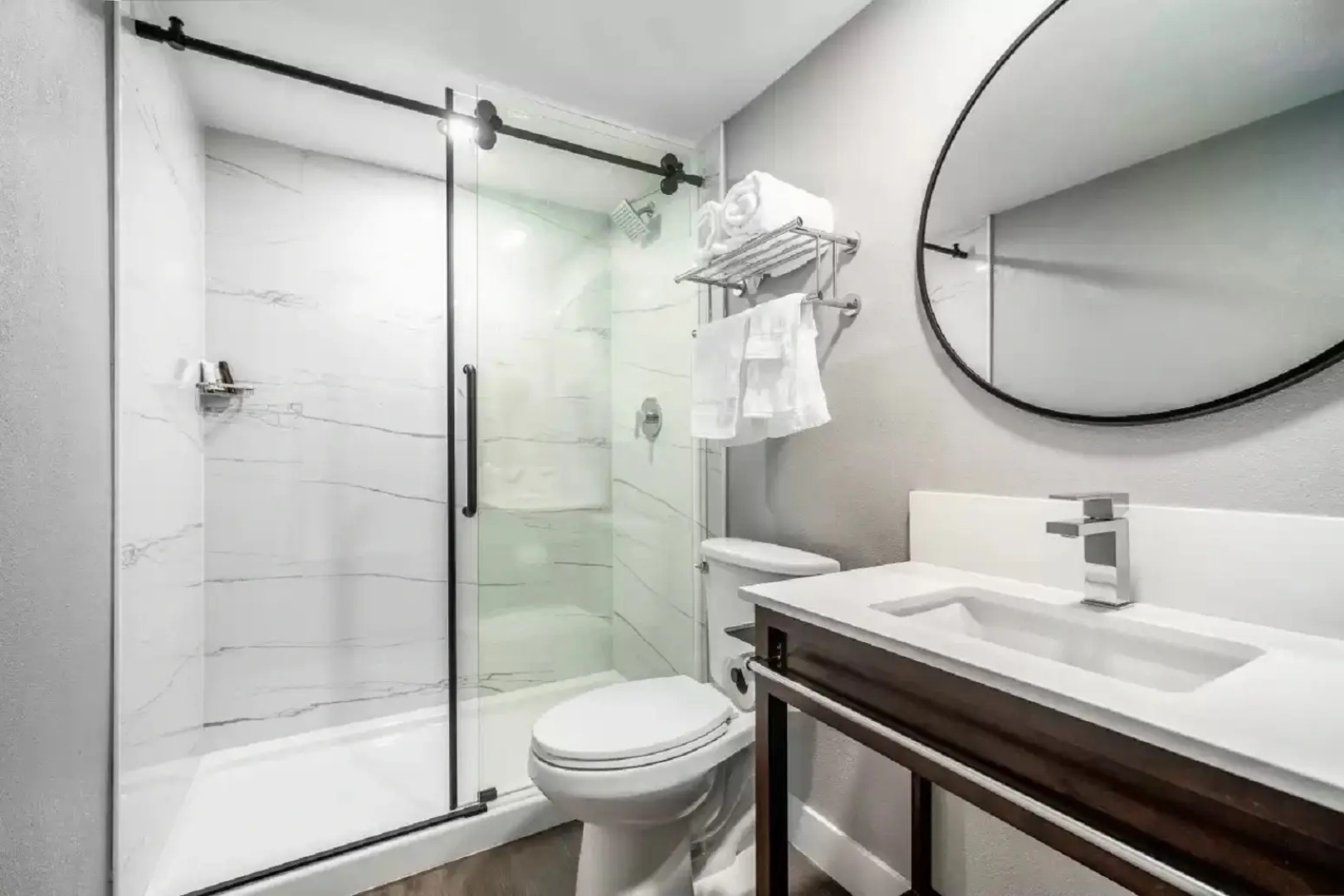 Homestay Suites - Studios & Spas