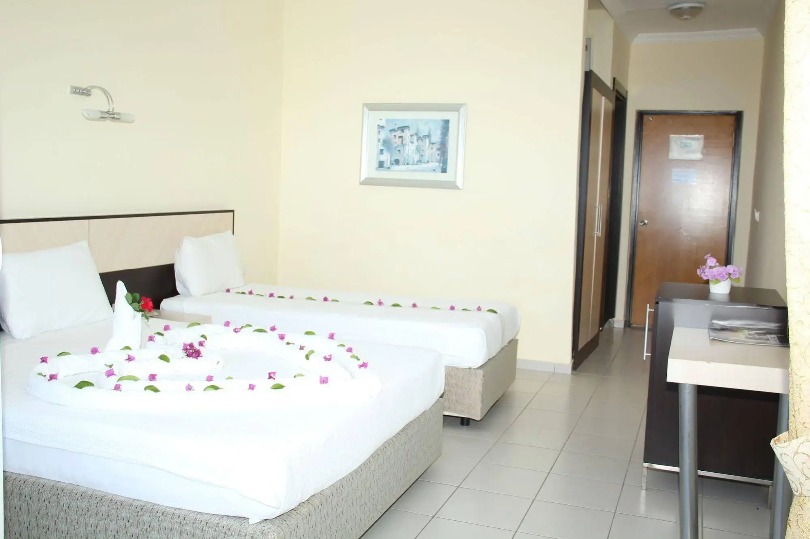 Side Beach Club Hotel