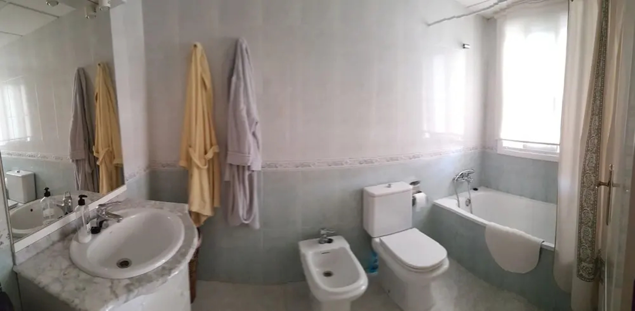 Apto luminoso con piscina y vistas mar