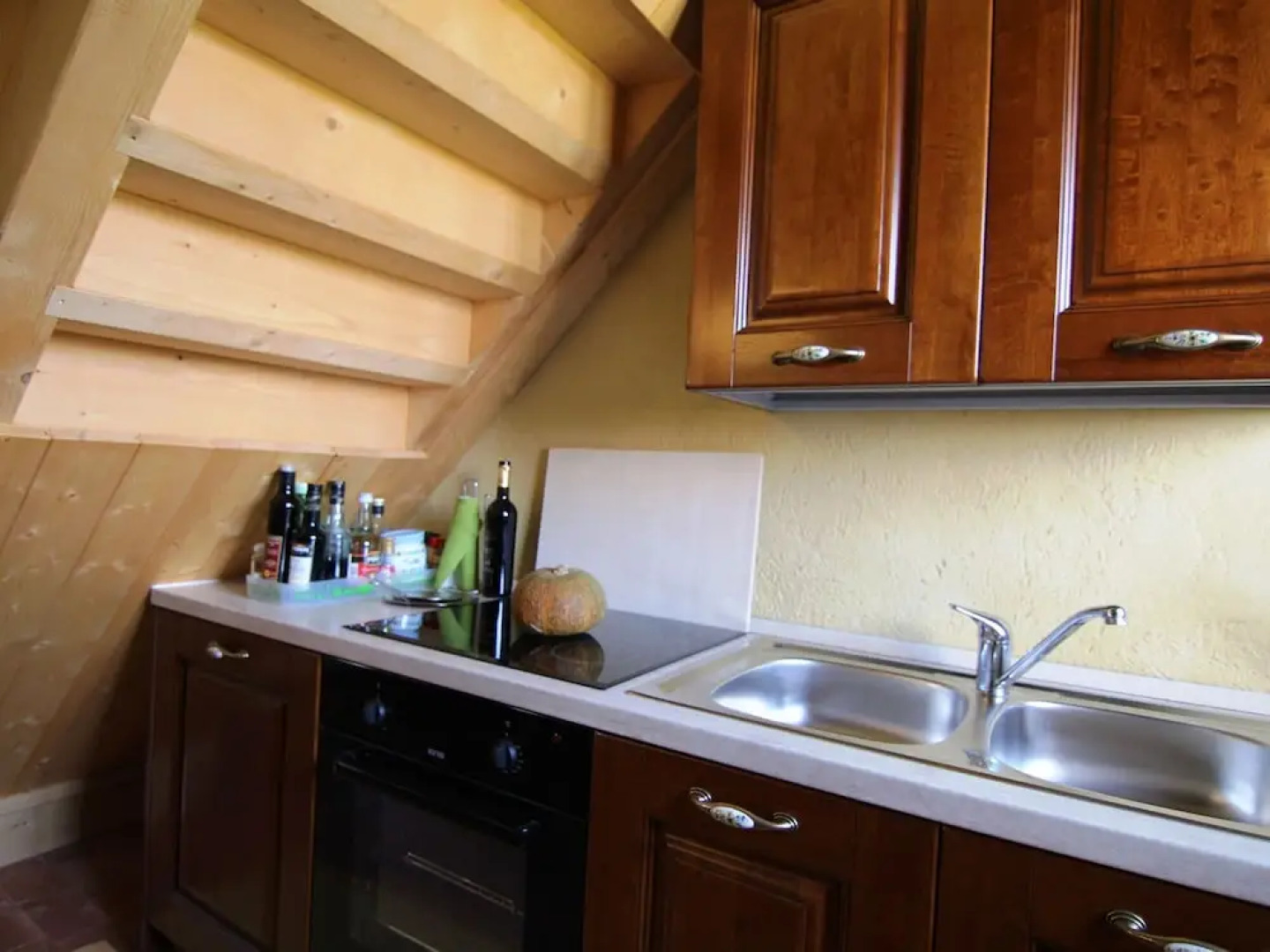 Renovated, Spacious and Cosy Countryside House. Wi-fi, Garden and Swimming Pool