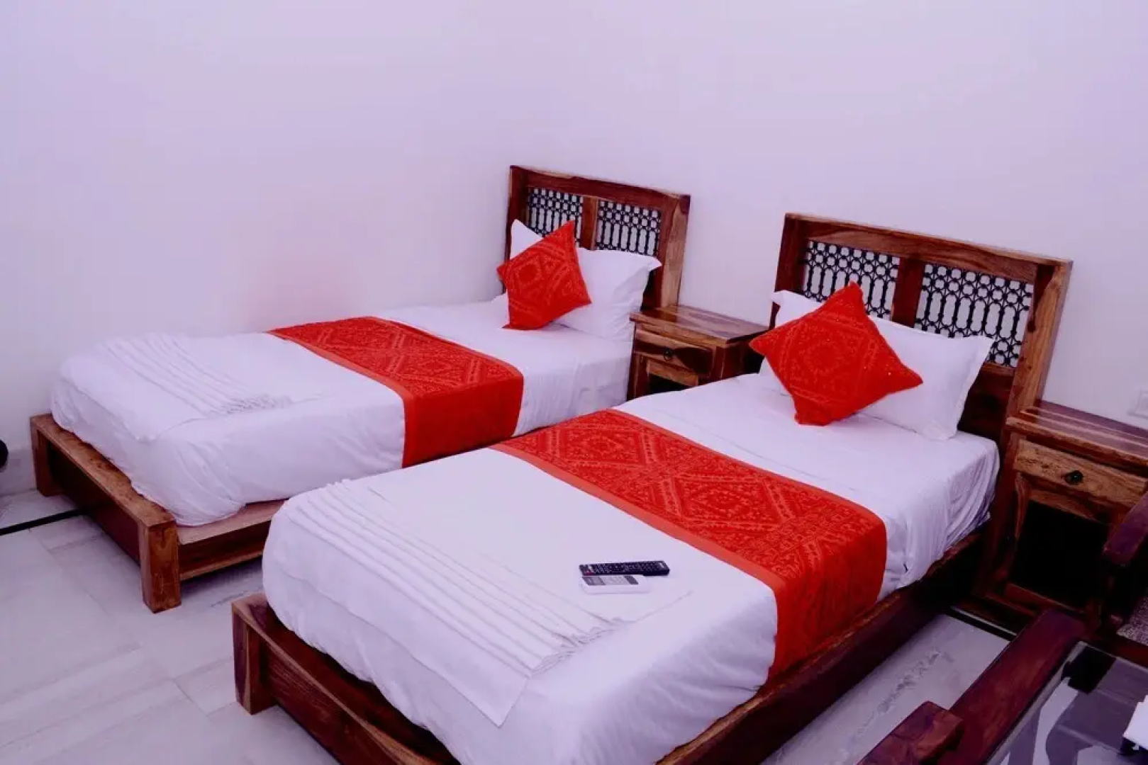 Sartaj Hotel
