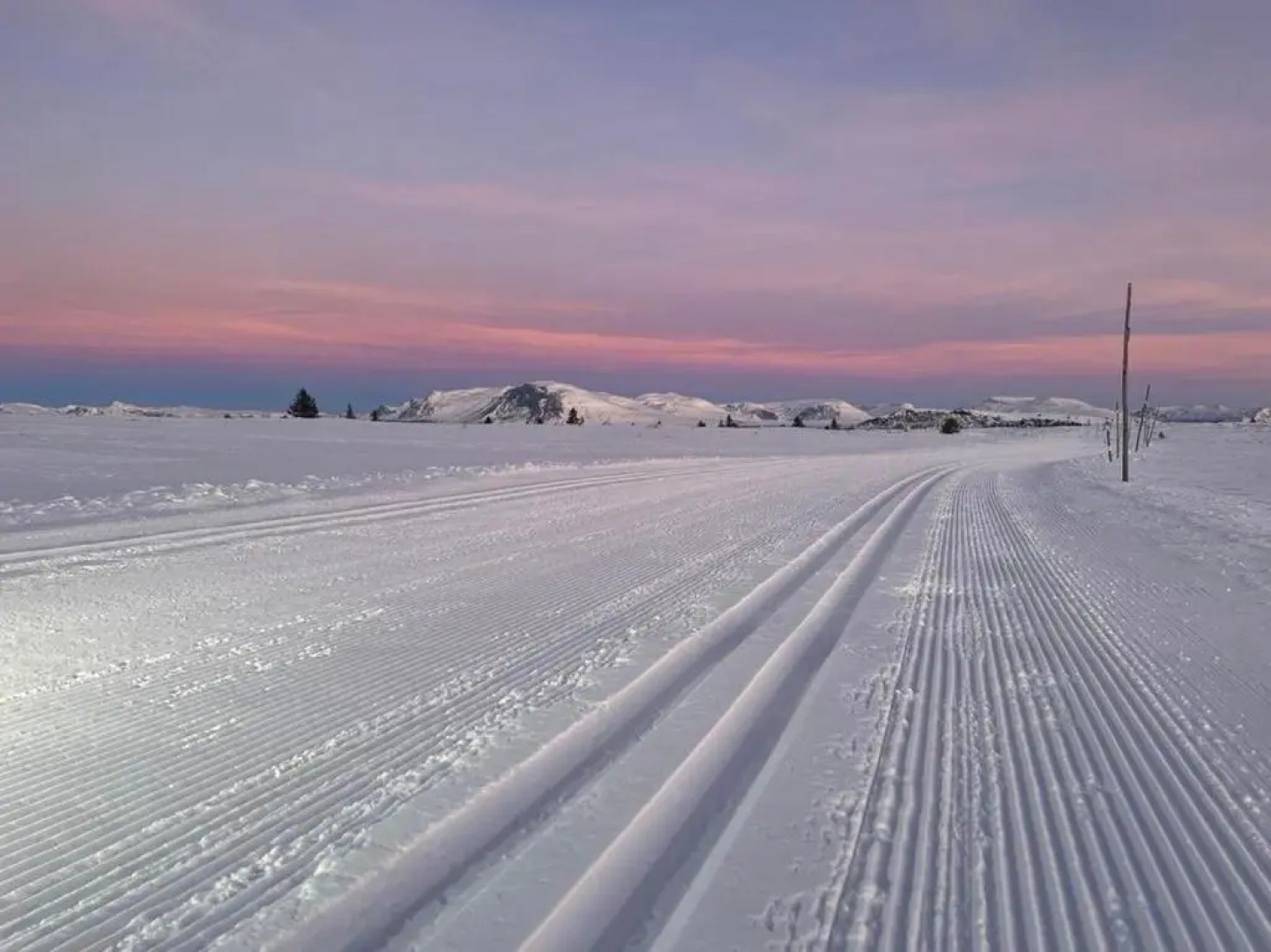 Golsfjellet - Bualie, milevis med sykkelveier, fiske og vannaktivitet, ski inn/ut til alpinanlegg og langrennsløyper.
