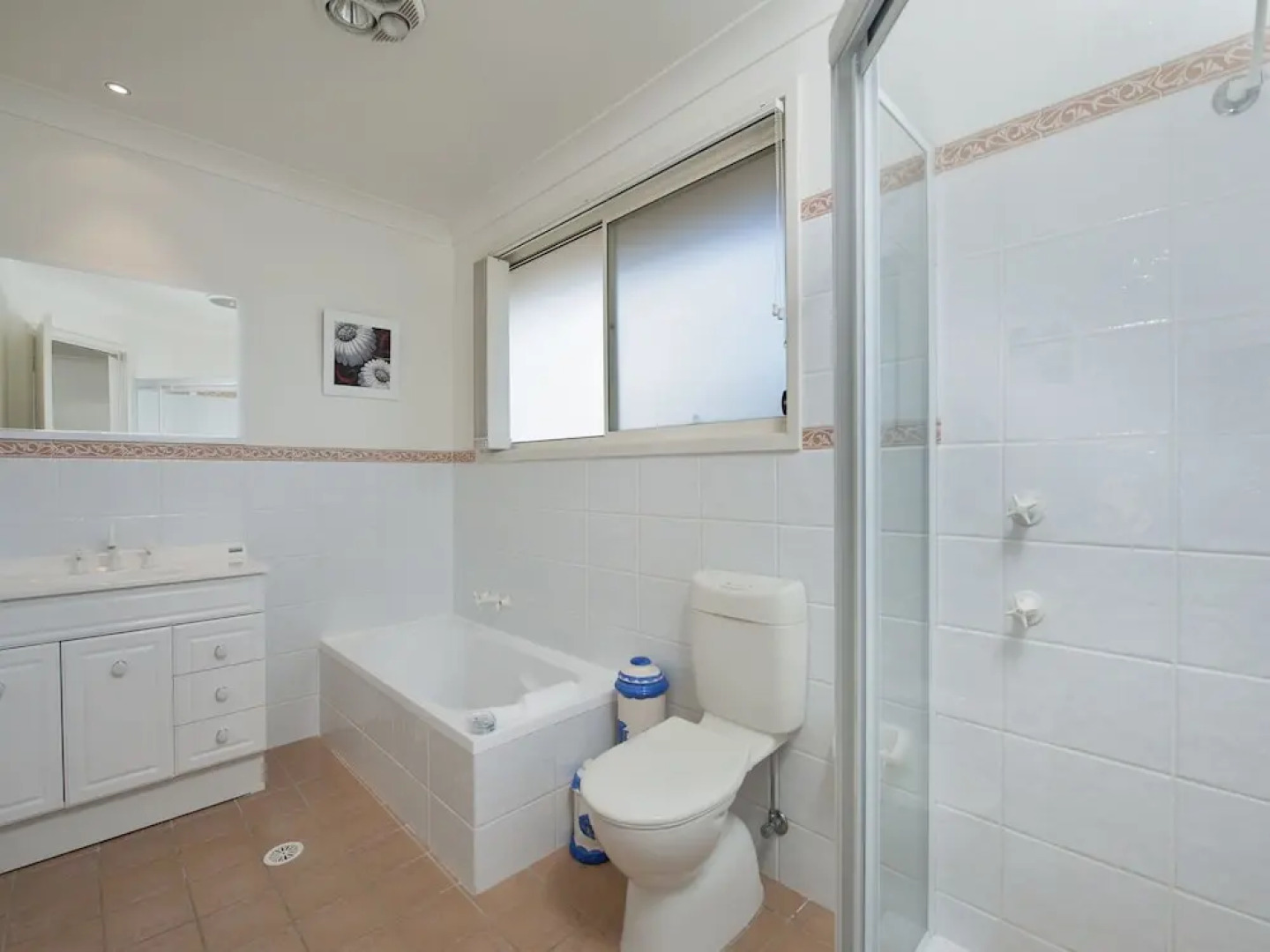 White Waves, 7B Achilles Street