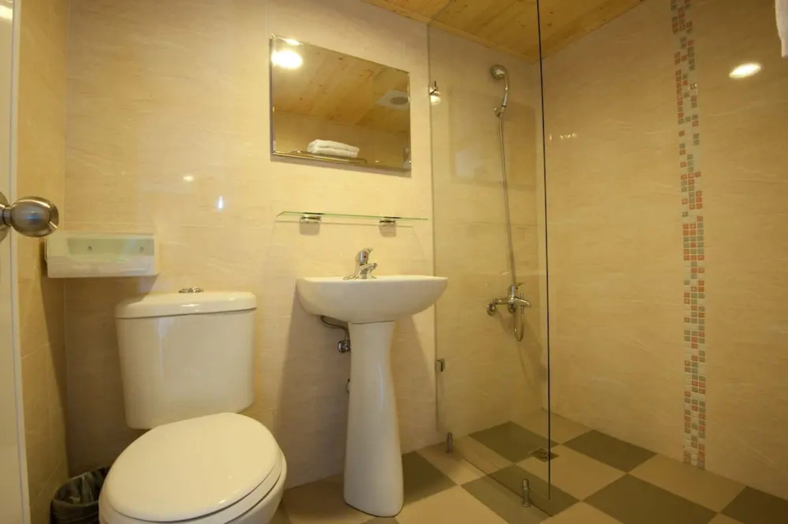 EasyInn Hotel & Hostel