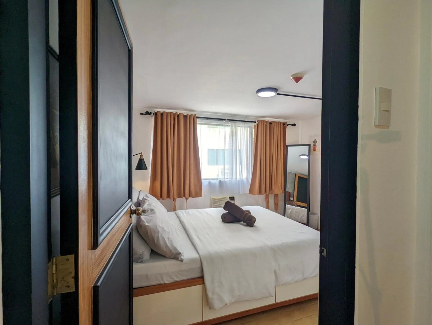 1BR Artist Loft Cambridge Cainta Pasig Fast Wifi
