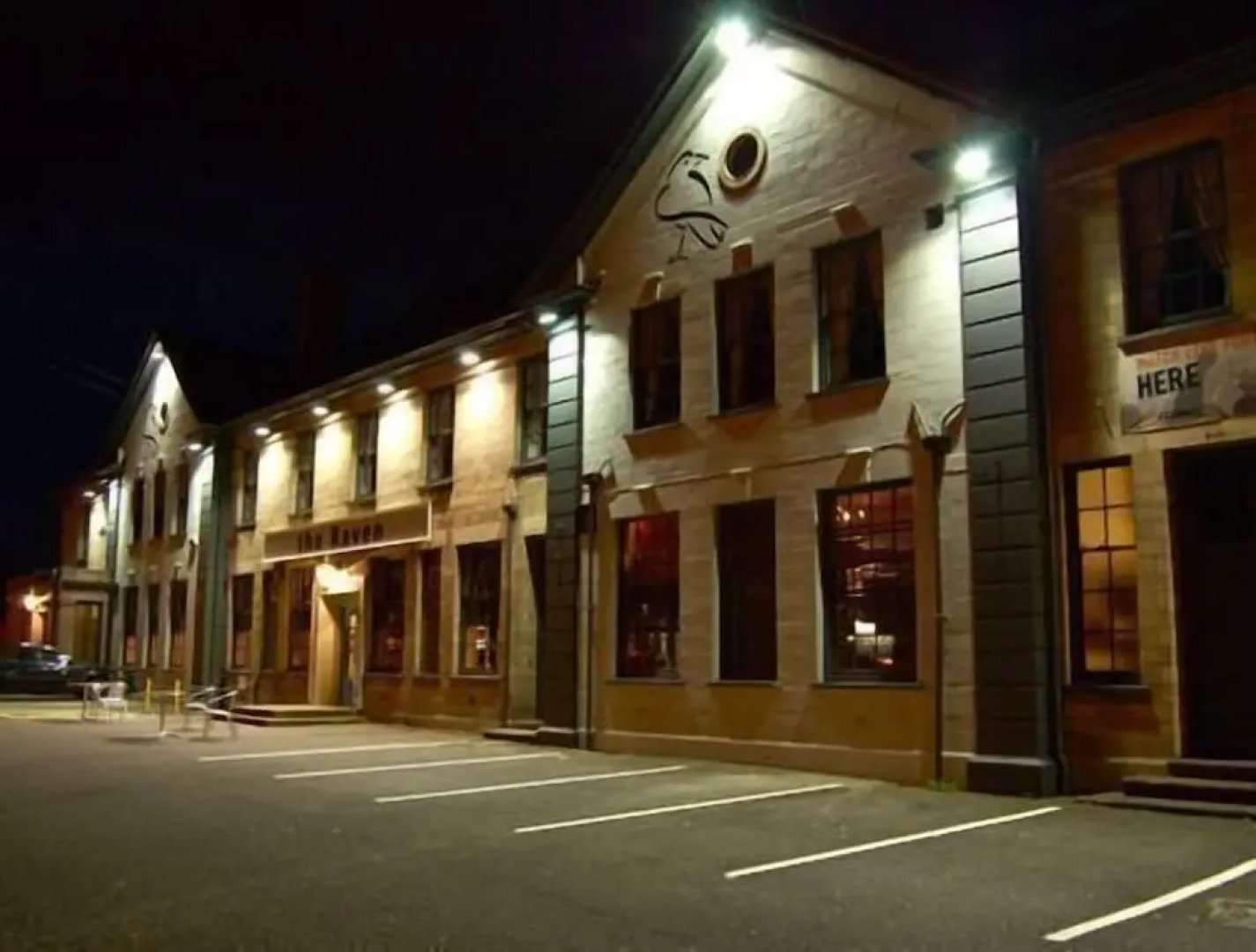 The Raven Hotel - Inn