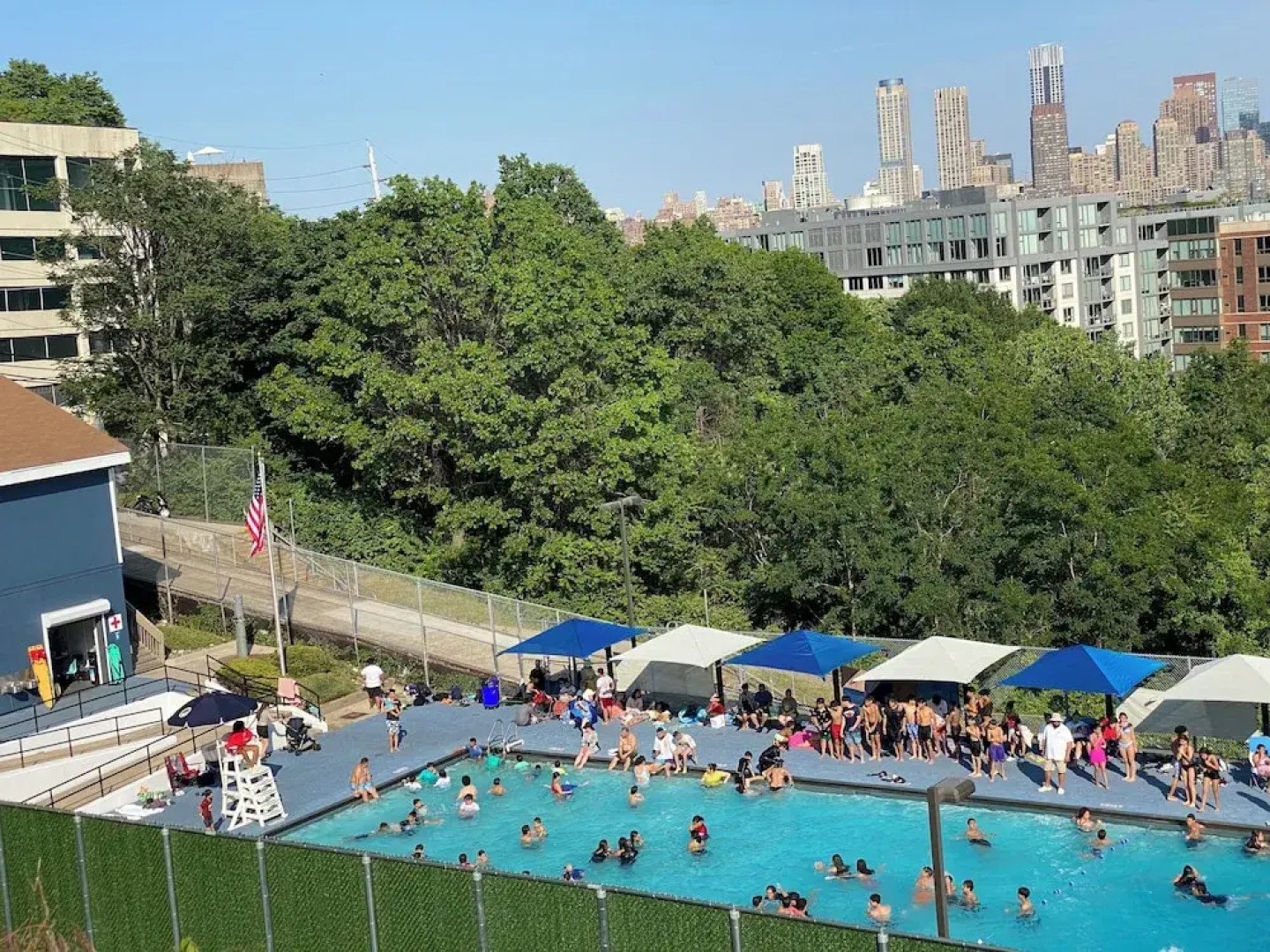 Charming 2 Bedrooms apt One Step to NYC