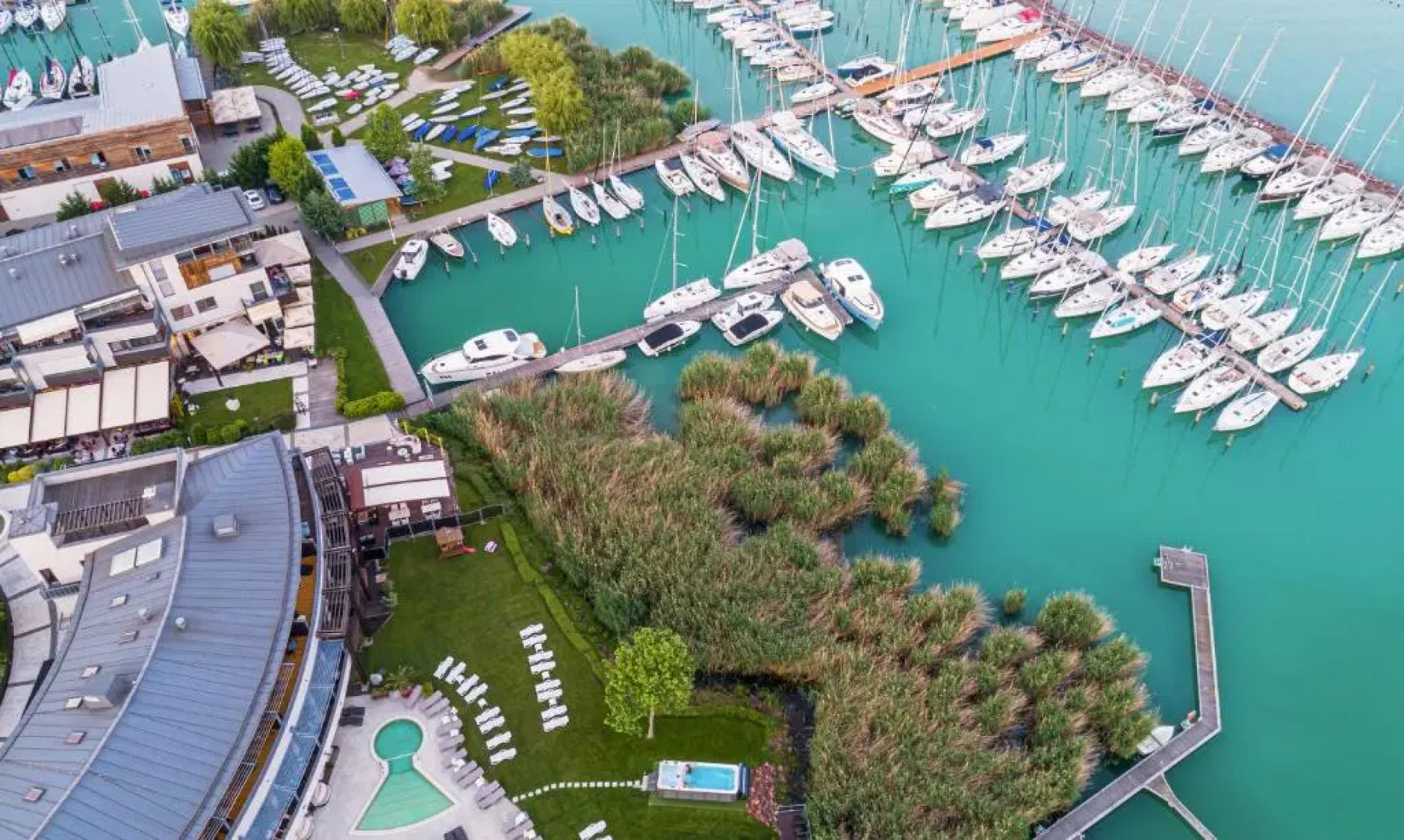 Hotel Golden Lake Resort