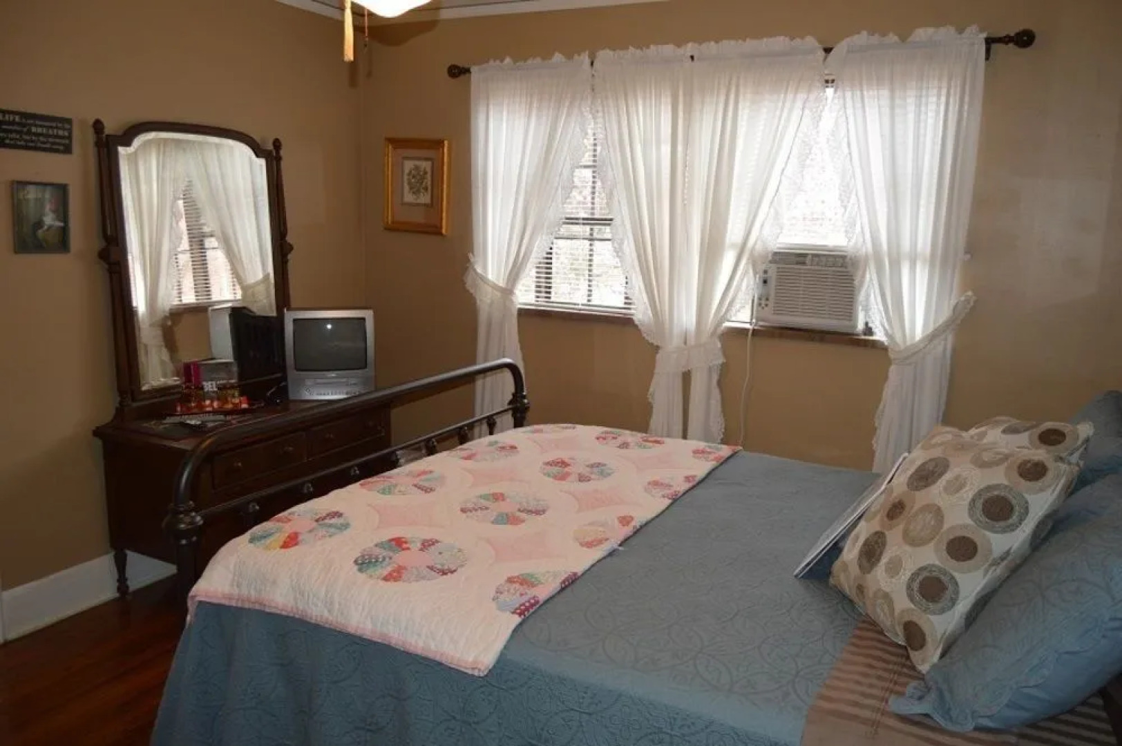 Maple Street Bed and Breakfast LLC