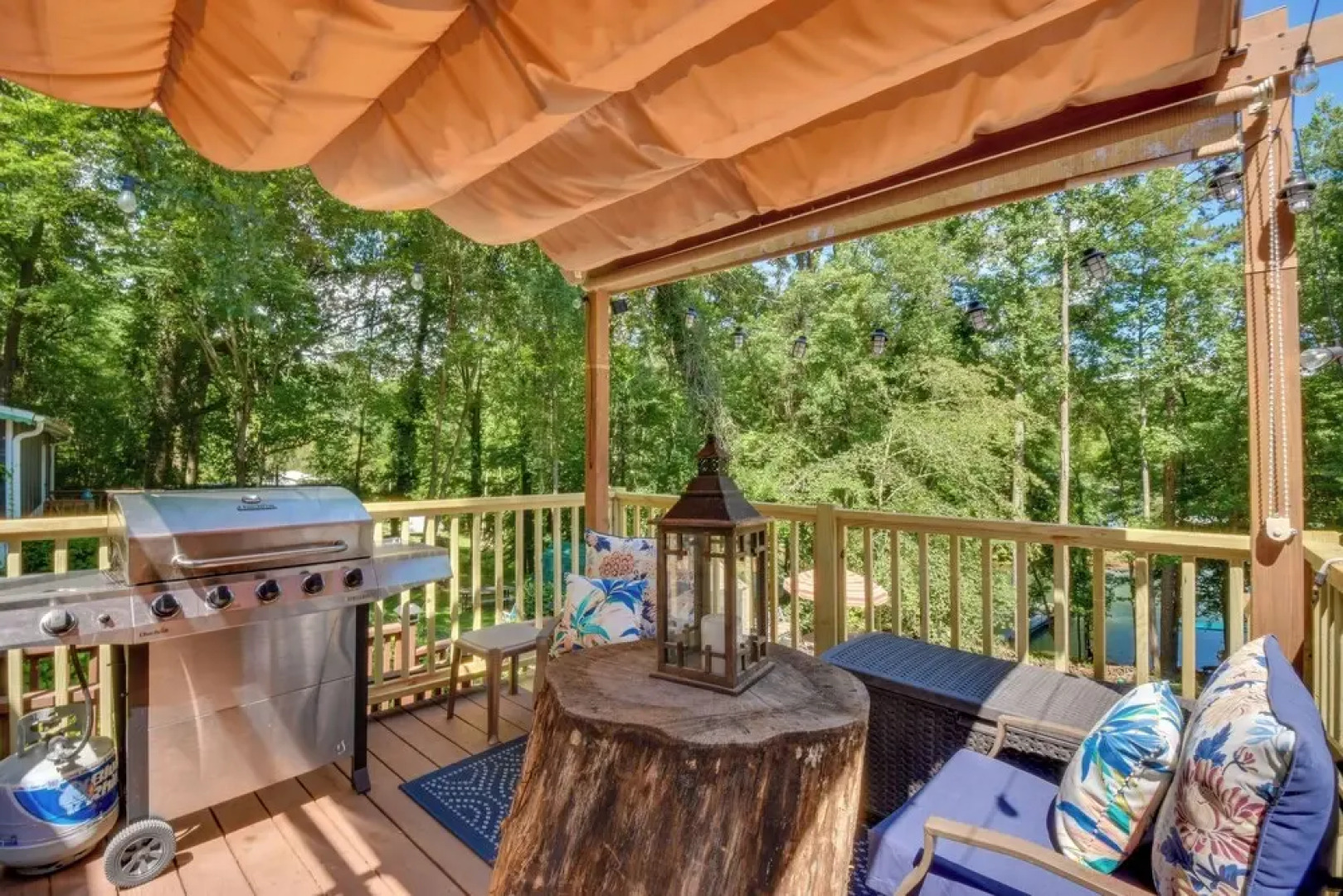 Lakefront Fair Play Vacation Rental, Pets Welcome!