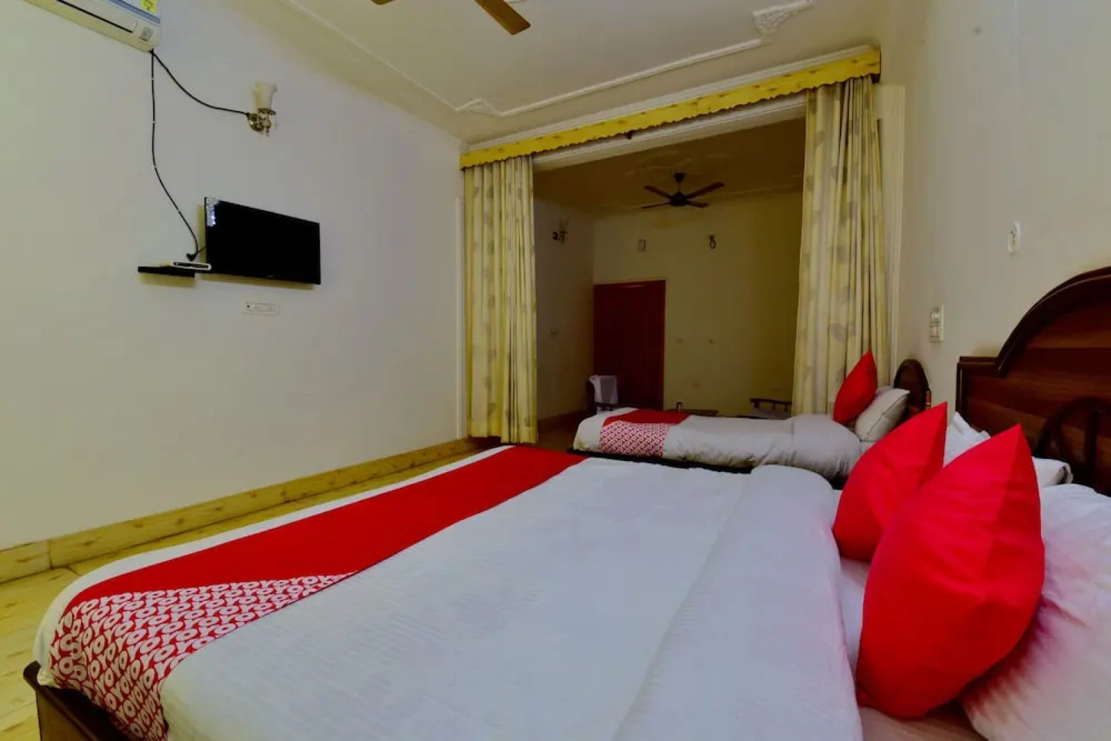 Oyo 29302 Besillio Grand Hotel