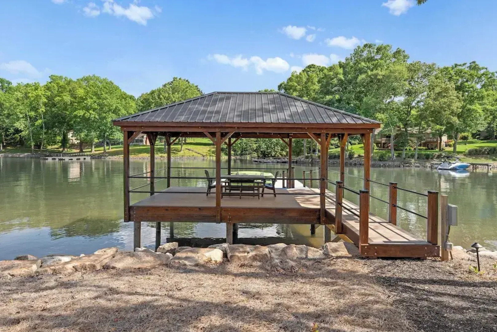 Black Bear & Blue Heron by Avantstay 2 Lakefront Homes, Sleeps 43 Pool, Dock, Theater