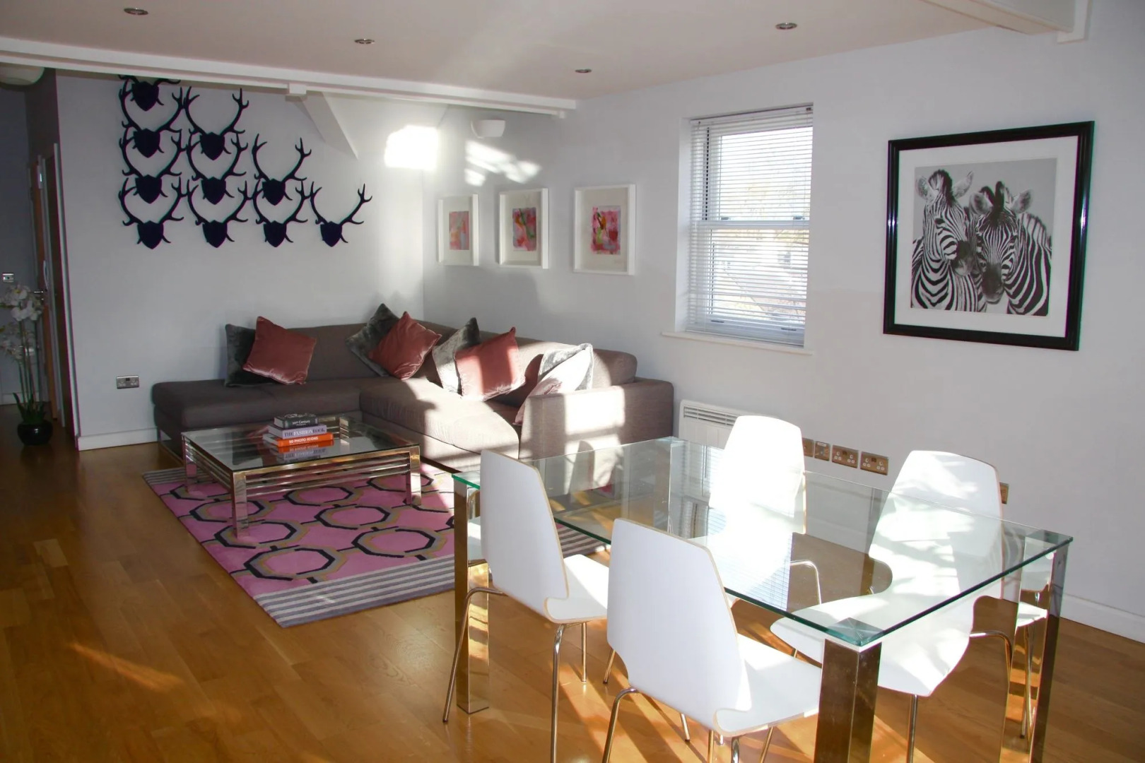 Lux Living Apartments - Marino Place