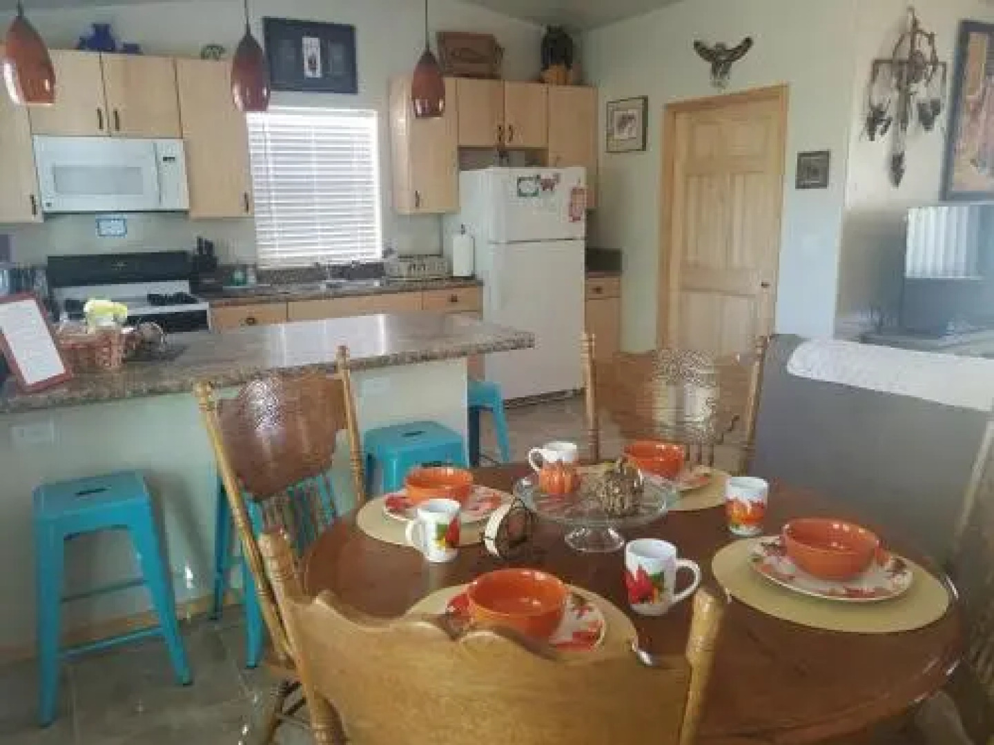 Grizzly Roadhouse Bed & Breakfast and Vacation Rentals