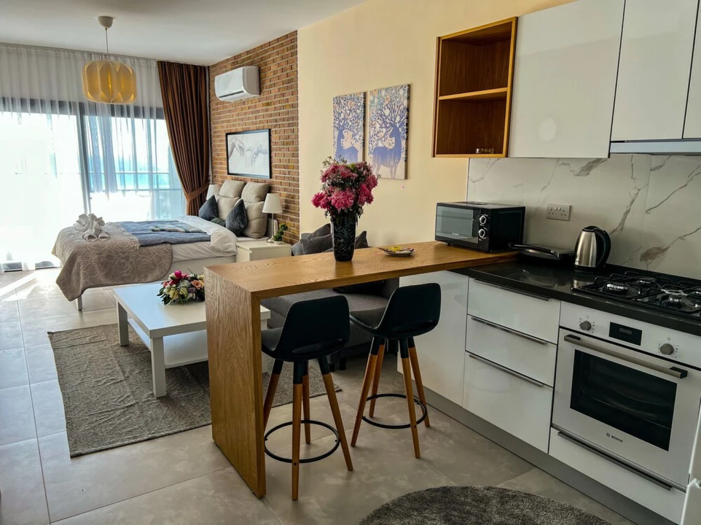 Iona Pool Apartments