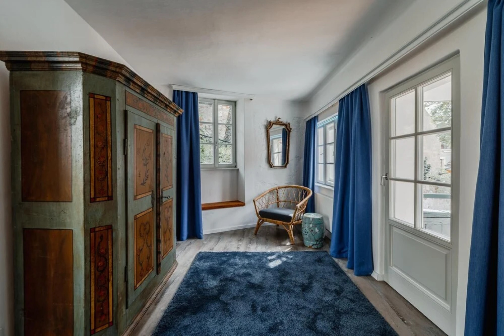 Deluxe Apartment With Private Patio and Terrace in the Historic Centre of D Rnstein