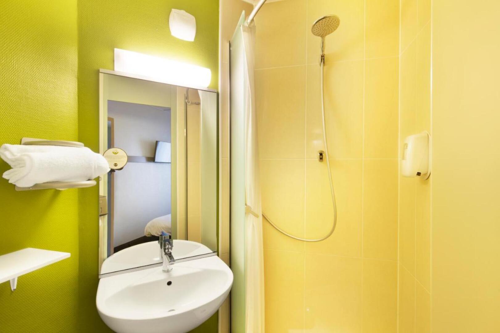 B&B HOTEL LYON St Bonnet Mi-Plaine