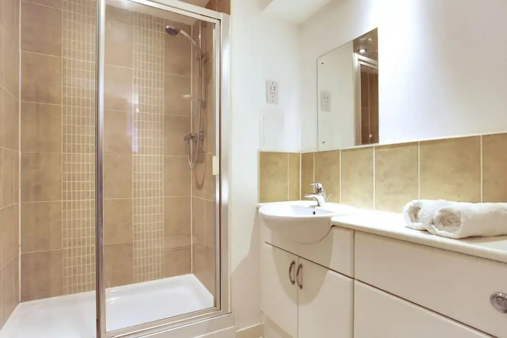 BookedUK - Penthouse 3 Bedroom Apartment