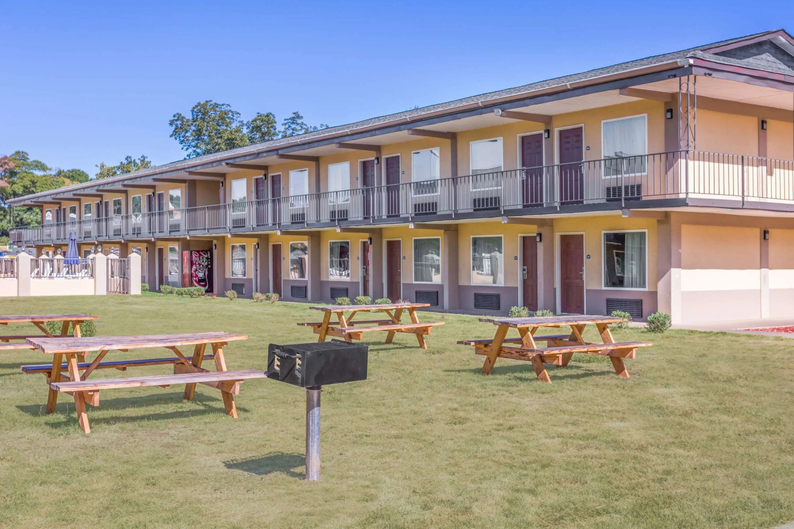 Days Inn by Wyndham Lavonia