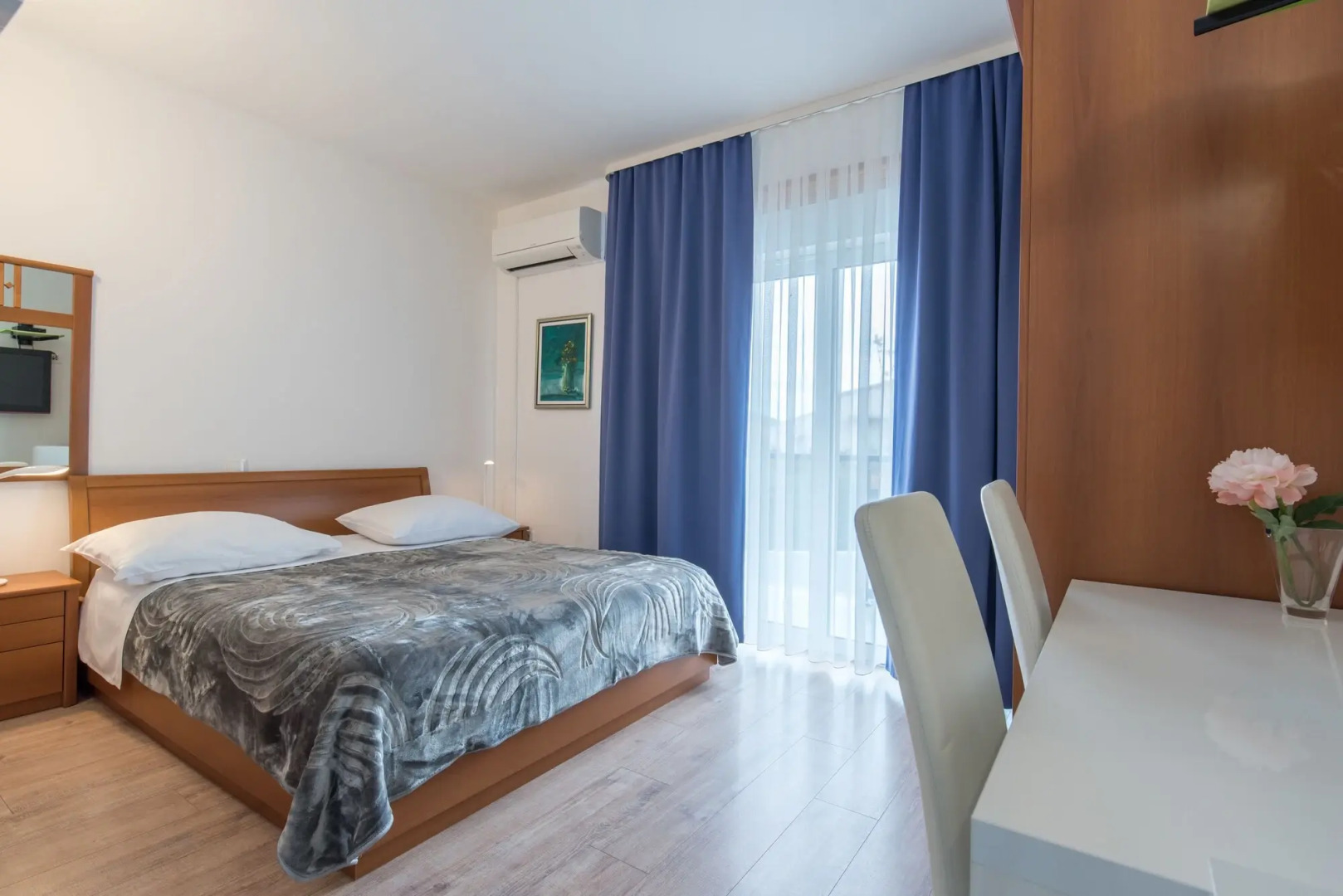 Beachfront Villa Mediteran