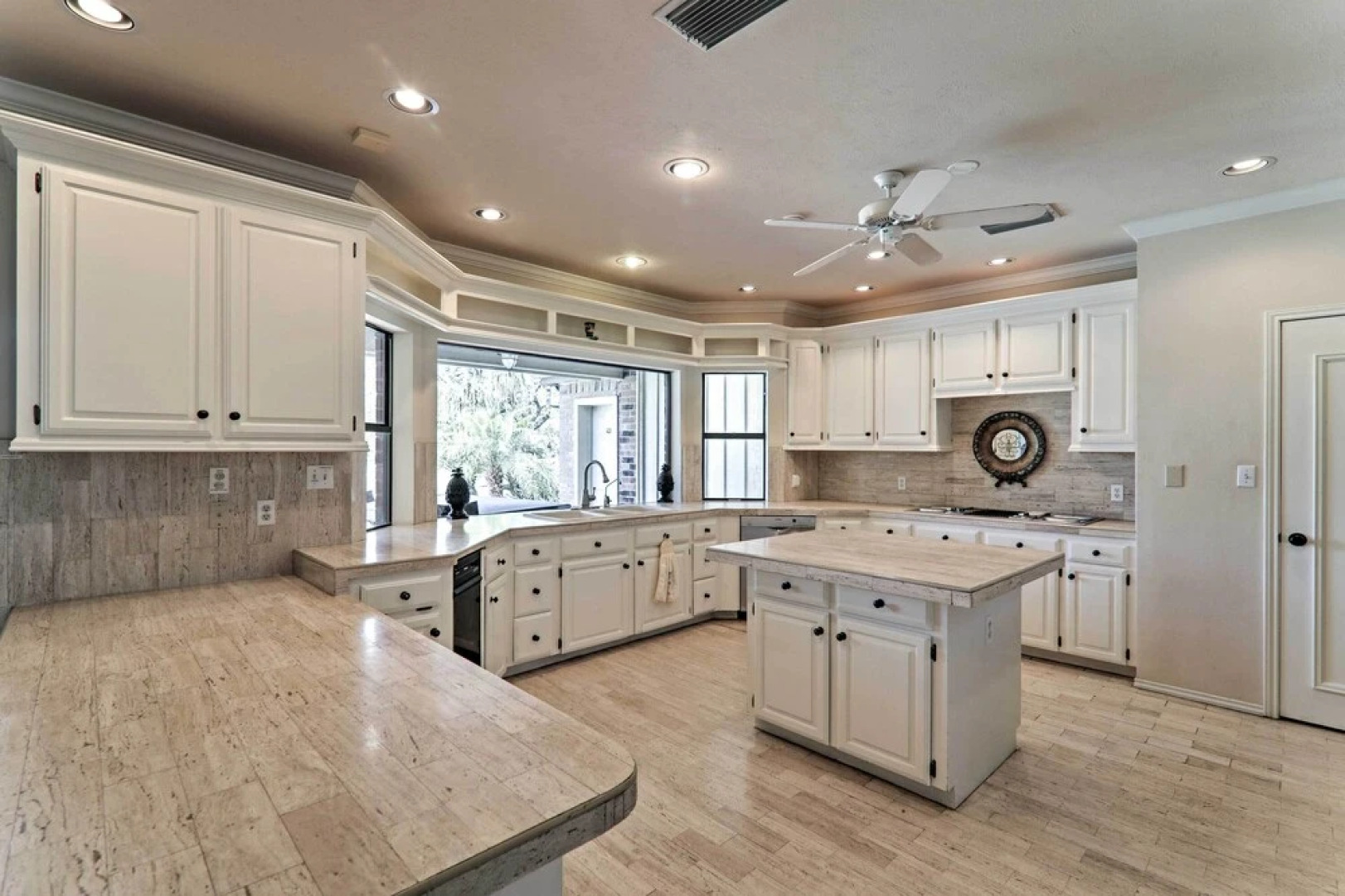 Pool & Hot Tub: Lakefront Harlingen Home