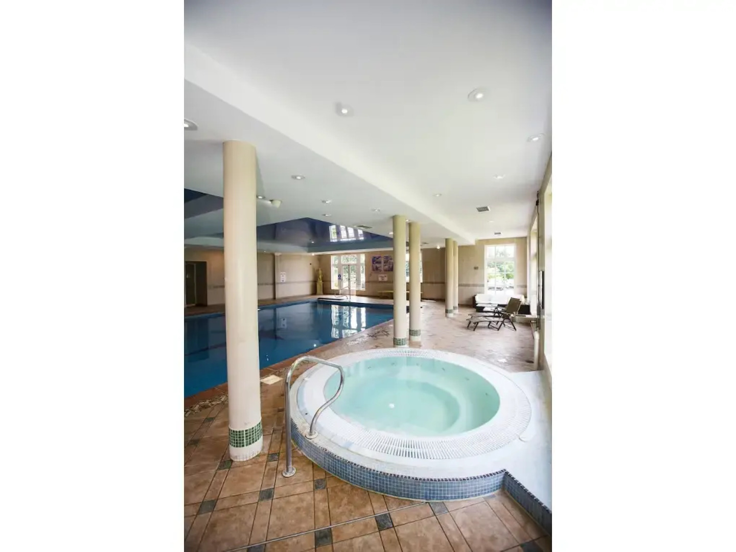 Shaw Hill Hotel Golf And Country Club