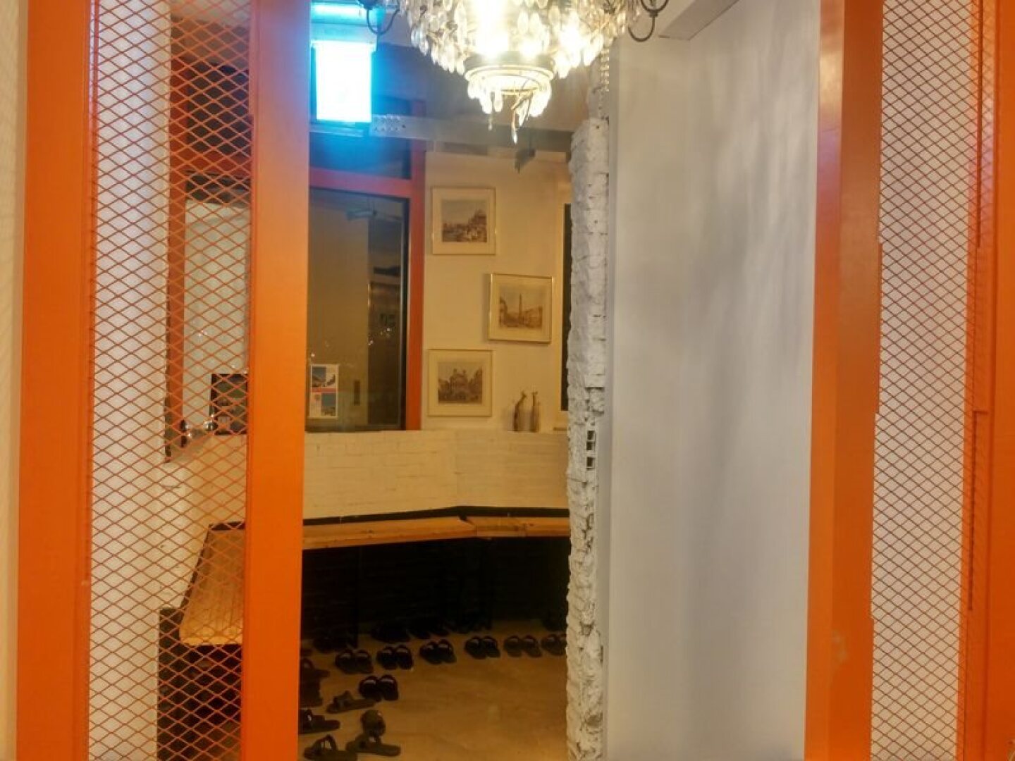 Life Guesthouse - Hostel