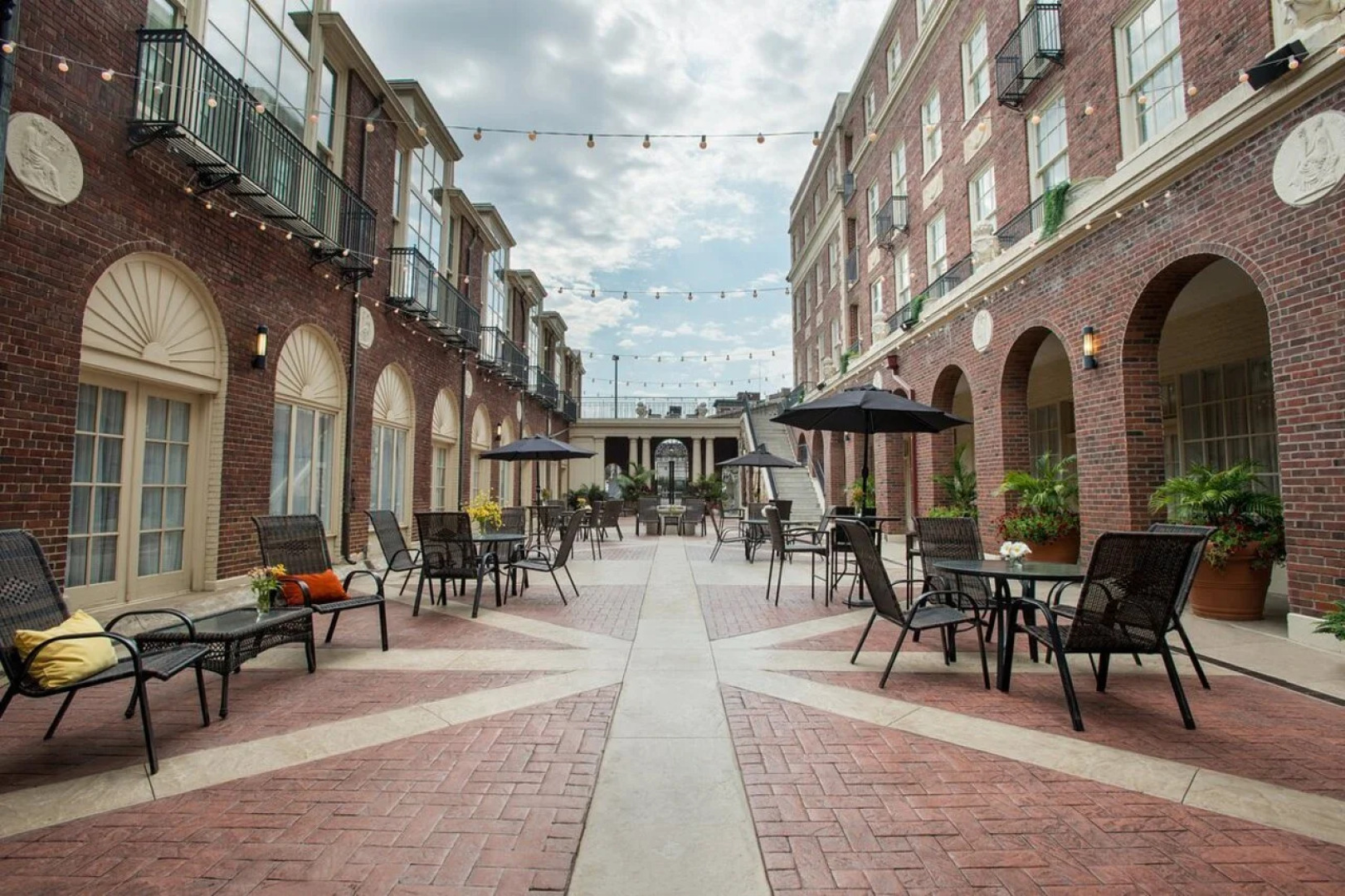 Magnolia Hotel Omaha