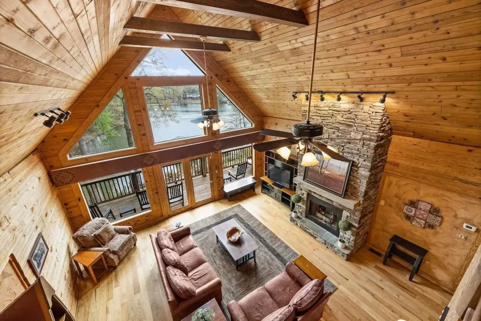 Lakeside Lodge by Avantstay Hot Tub Dock