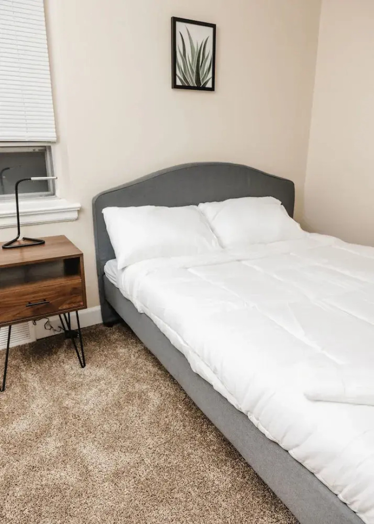 Convenient Apt W/shopping, Dining & Freeways