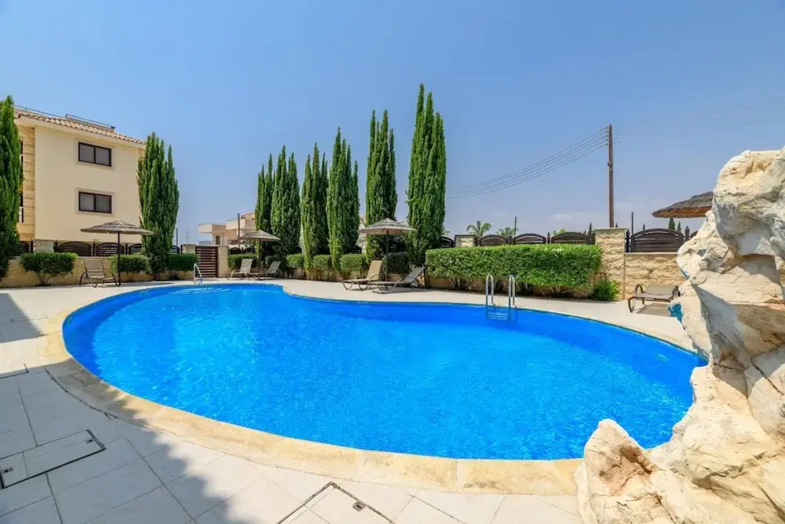 Private Roof Top Terrace Overlooking Pool in Pyla