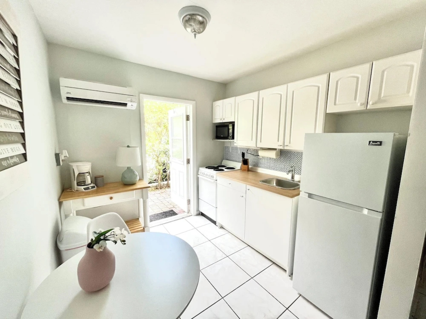 4145 By The Sea Inn & Suites