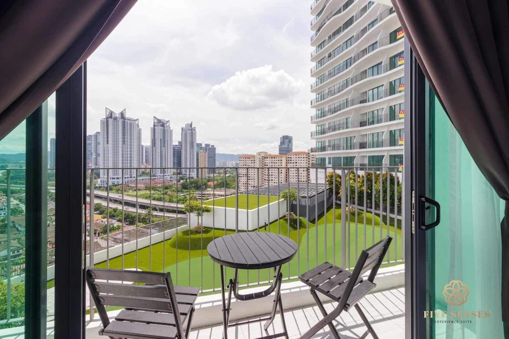 Datum Jelatek Sky Residence KLCC, Five Senses