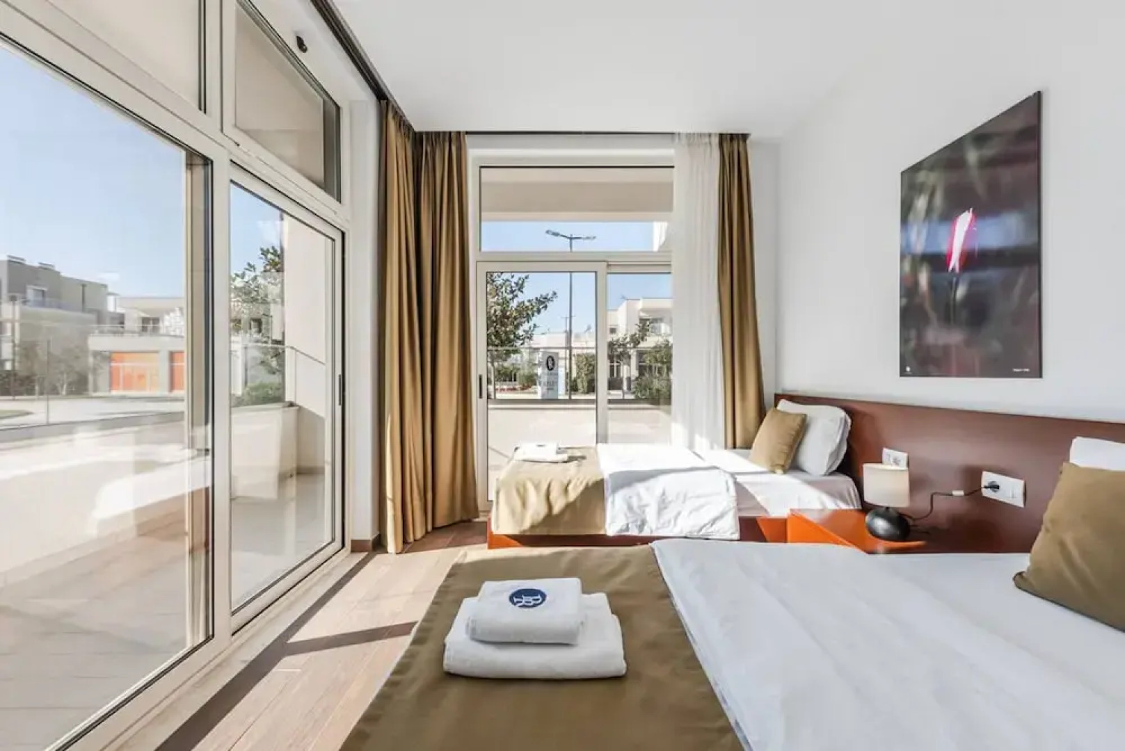 Spacious Apartment by the Beach - Tulipani