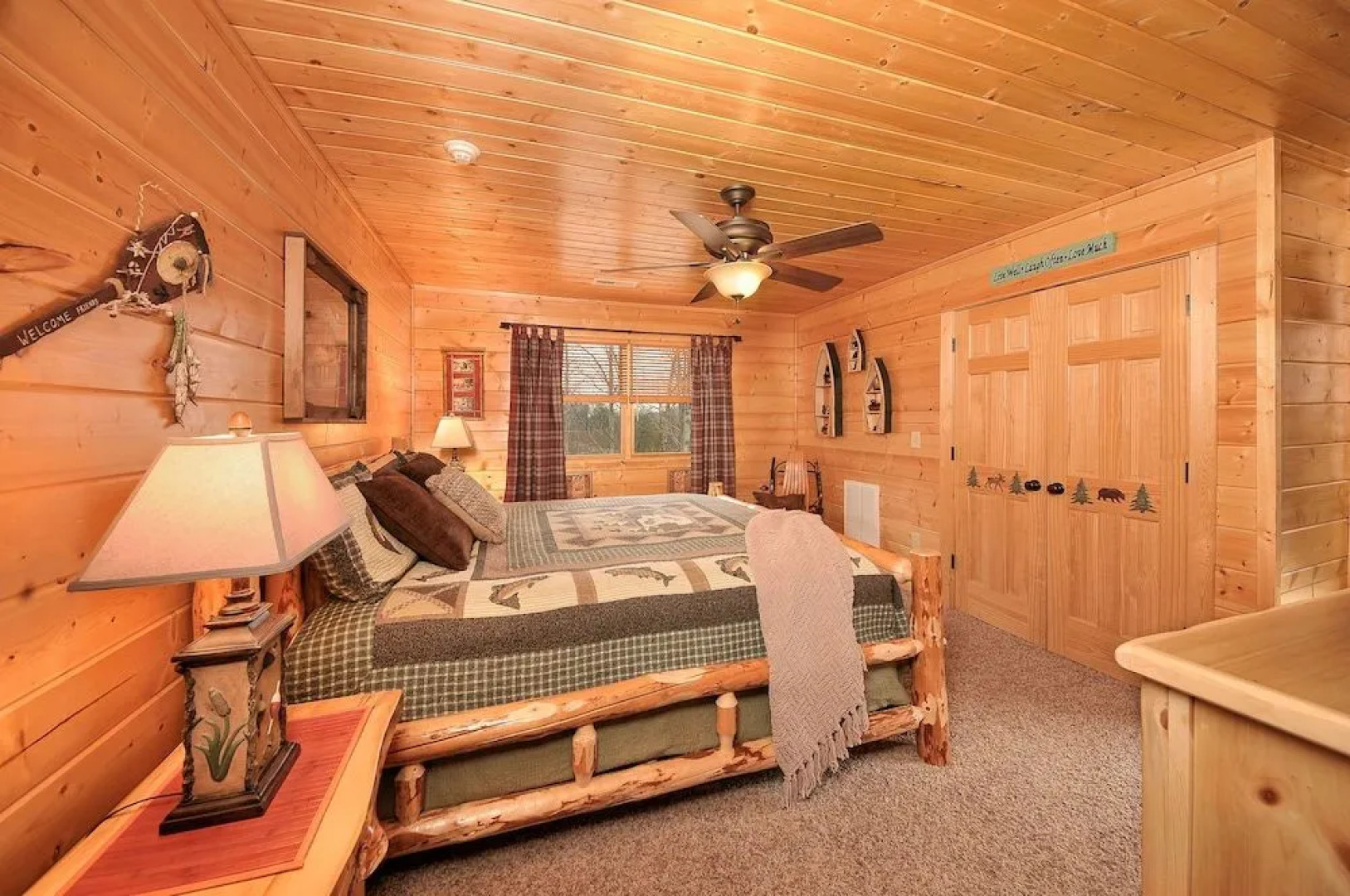 Majestic Sunset - 4 Br cabin by RedAwning