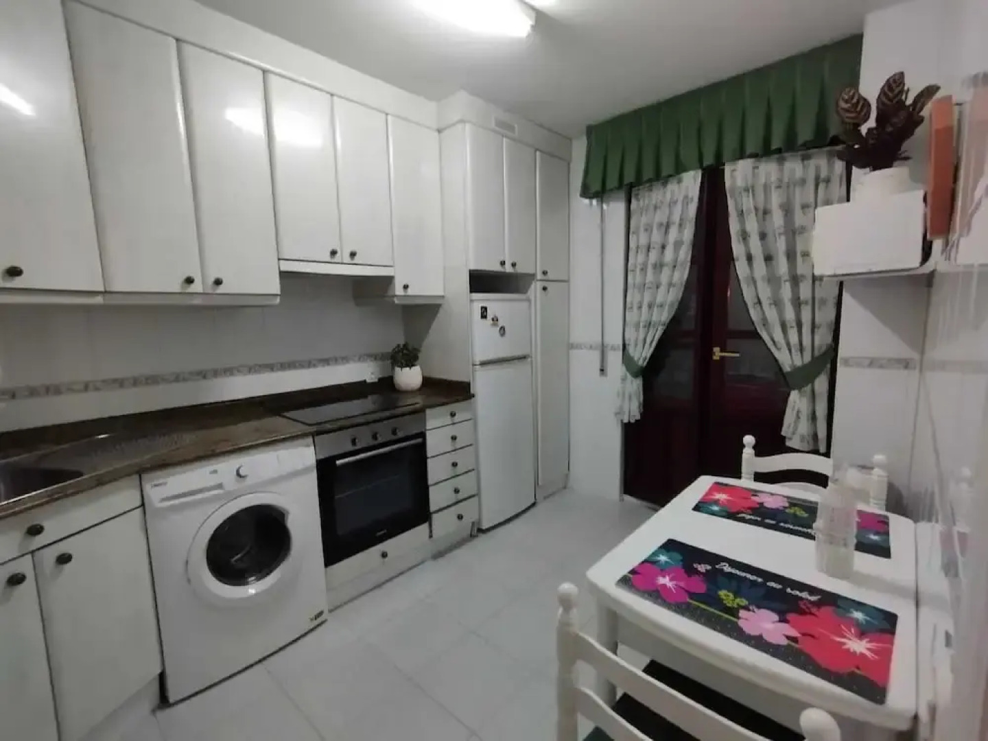 Coquetty Housing In Santander Bay