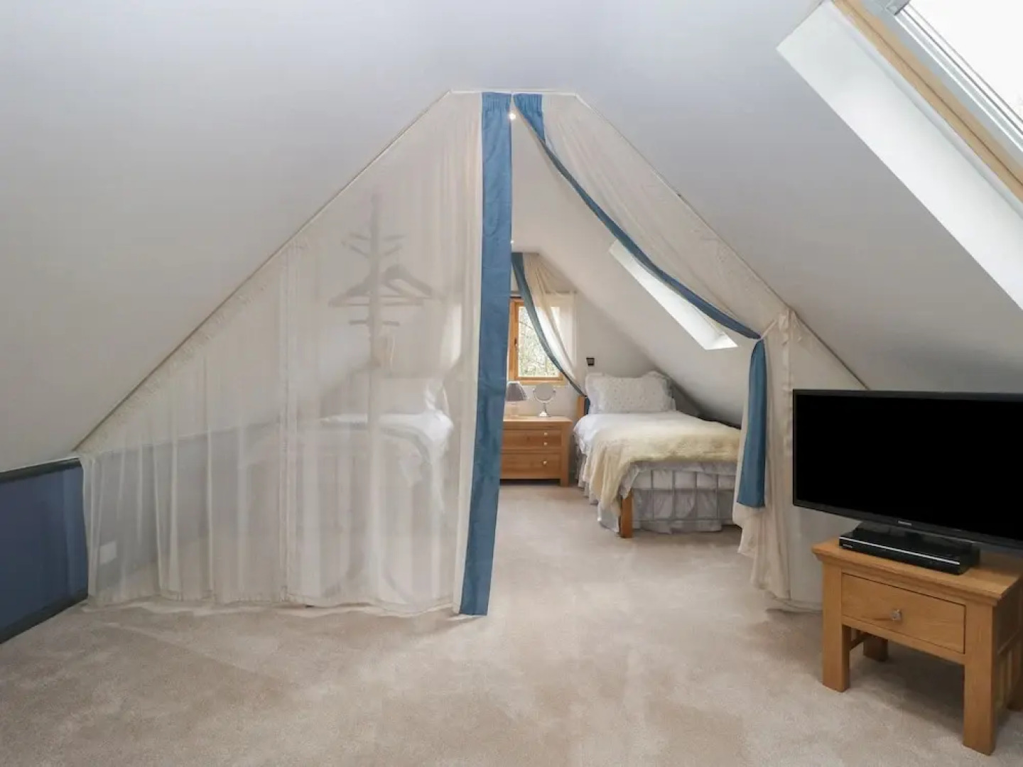 The Courtyard - Hilltop Barn