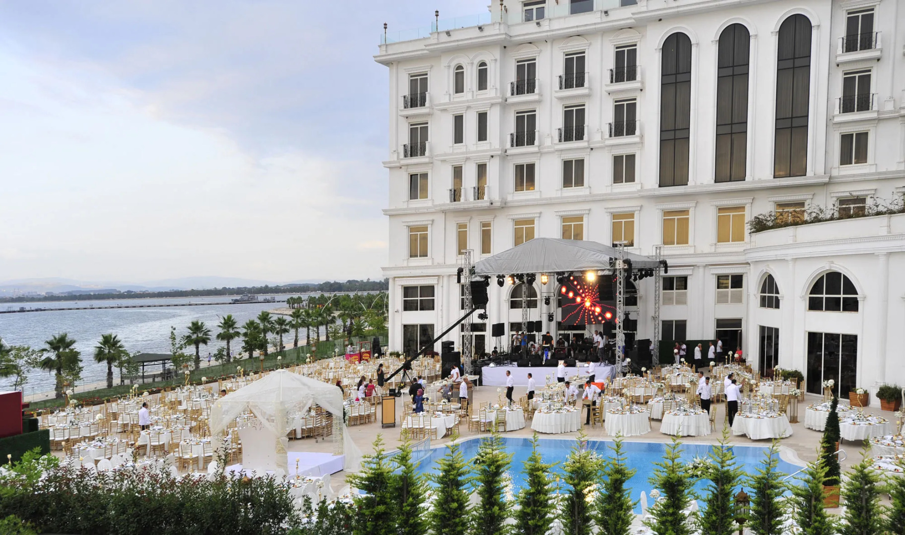 Wellborn Luxury Hotel