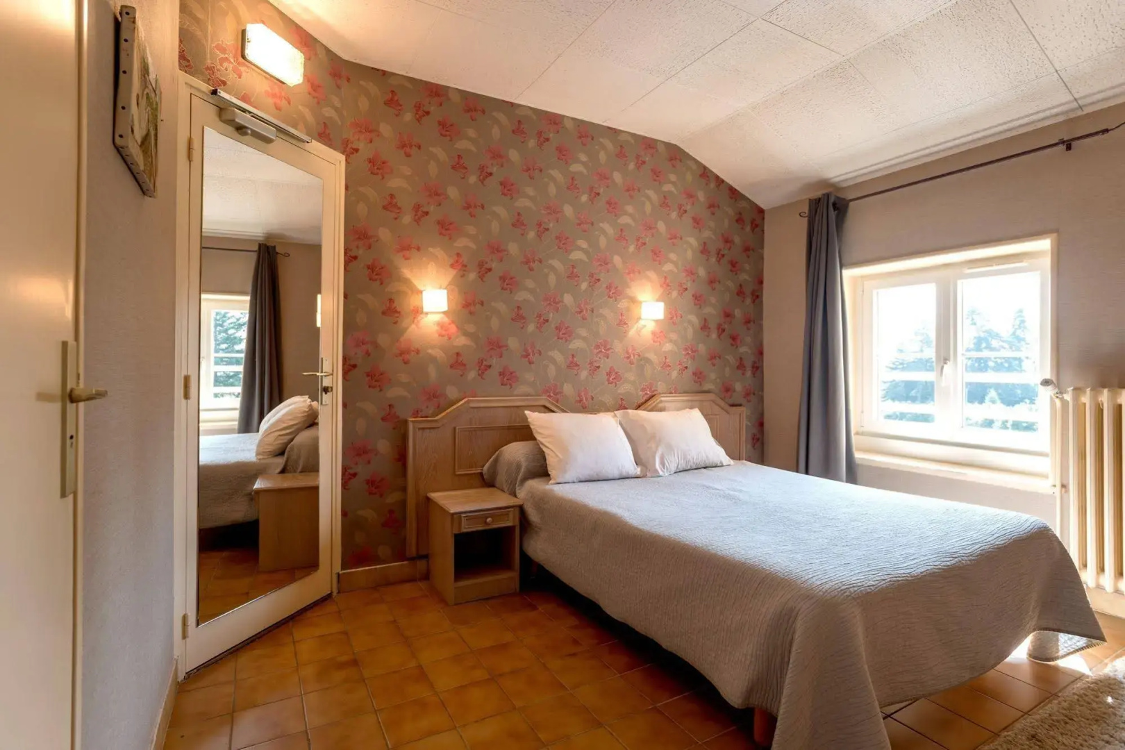 Domaine des Cèdres : Logis Hôtel, Résidence, Gîtes et Insolites