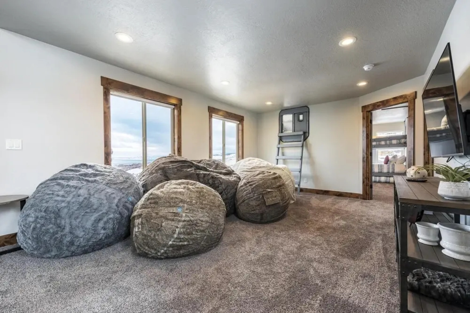 Luxury Designer Home, Beach Access, Pool Access, Private Community - Sleeps 39