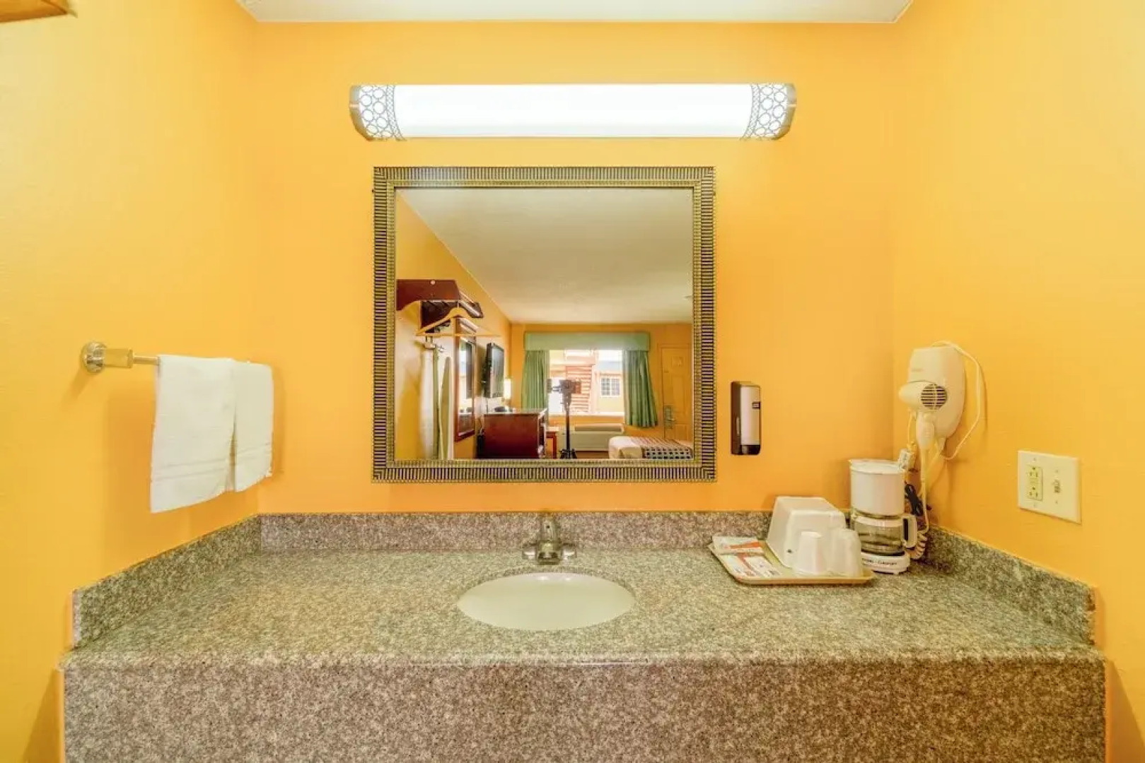 Crown Inn By OYO Denver Tx