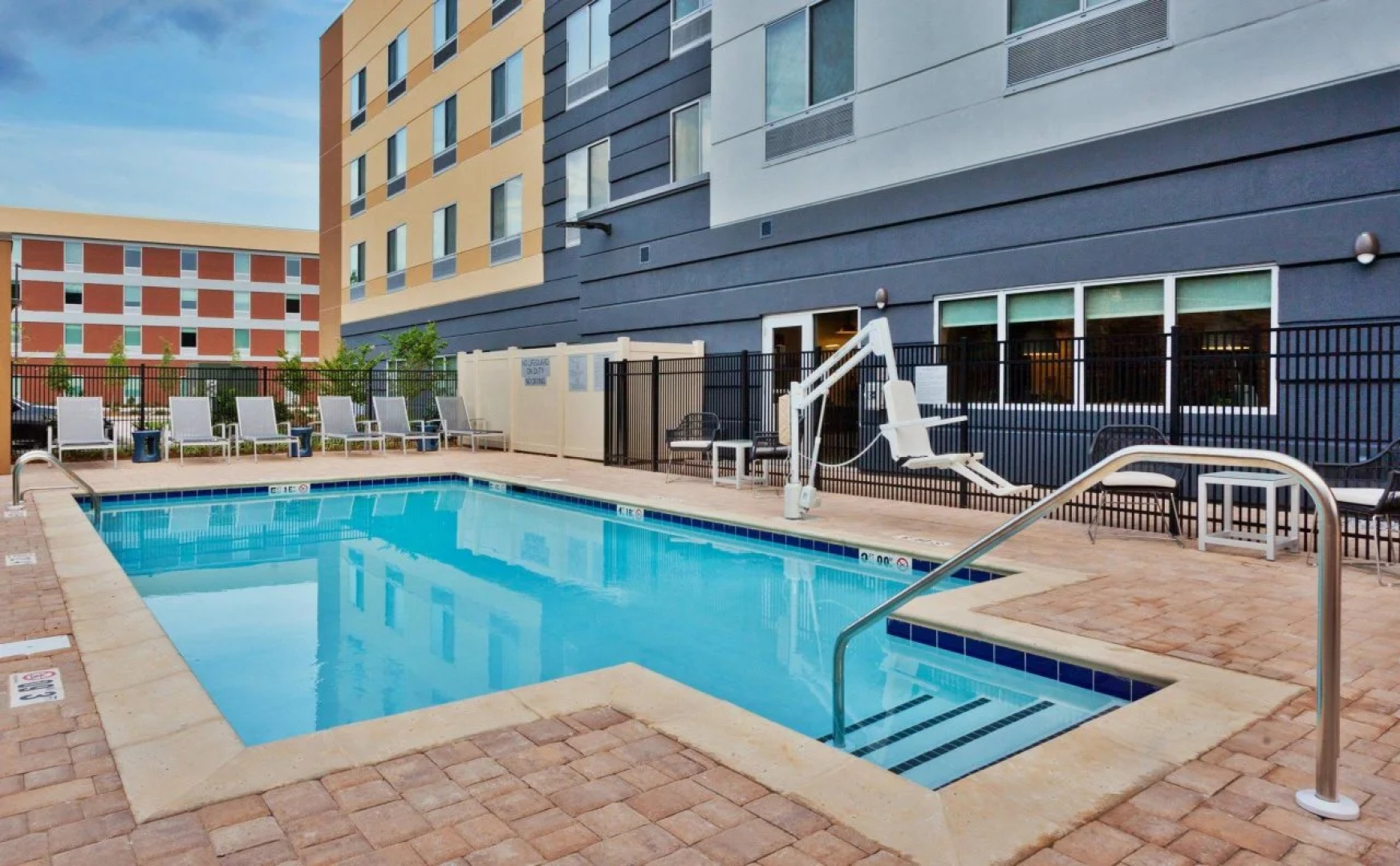 Fairfield Inn & Suites by Marriott Birmingham Colonnade