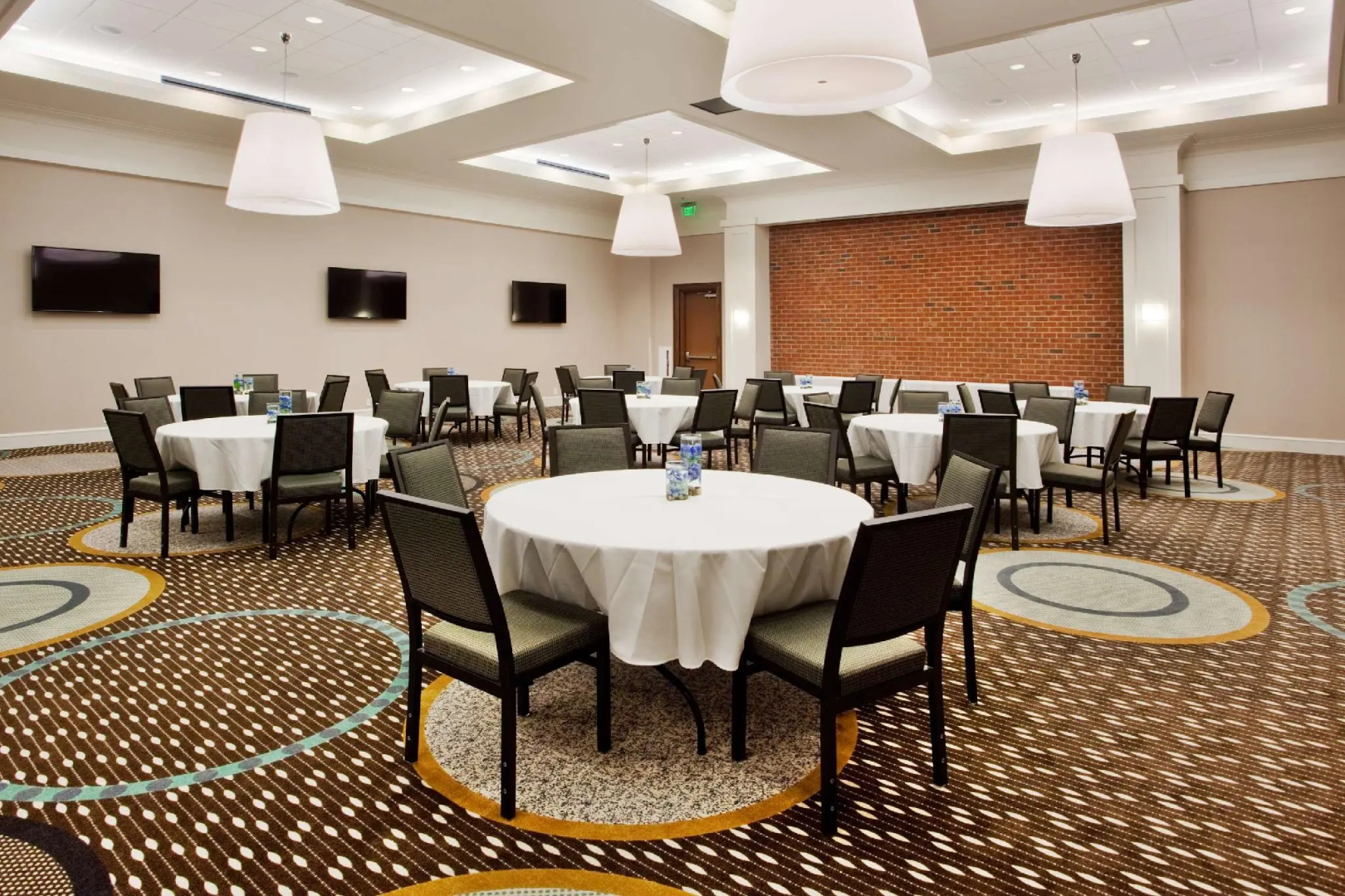 Hampton Inn and Suites Chapel Hill Carrboro Downtown